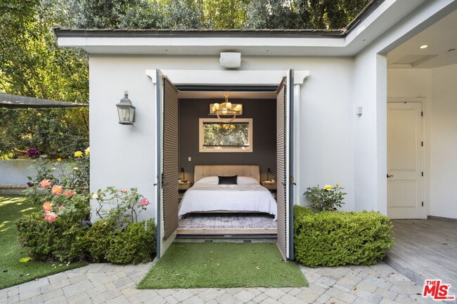 Building Photo - 4923 Amigo Ave