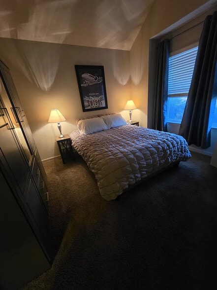 Building Photo - Room in House on Katielee Cove