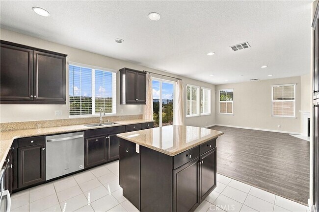 Building Photo - 212 Summit Vista