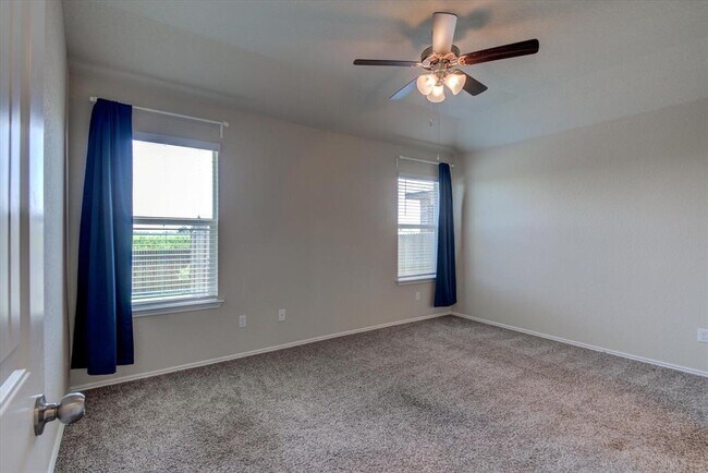 Building Photo - 403 Kyra Ln
