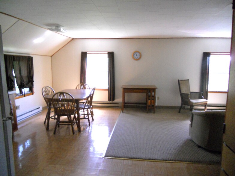 Building Photo - 7574 Lakeport Rd