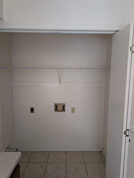 Building Photo - 371 NW Lake City Ave