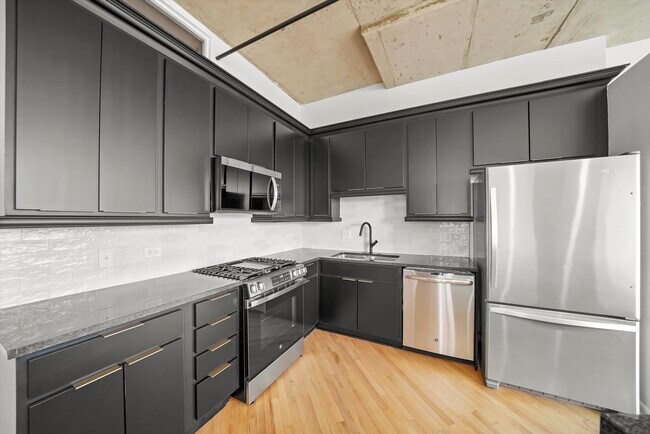 Building Photo - 6 S Laflin St