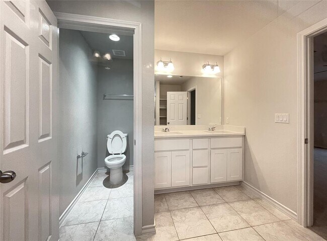 Building Photo - 1602 Jacey Way