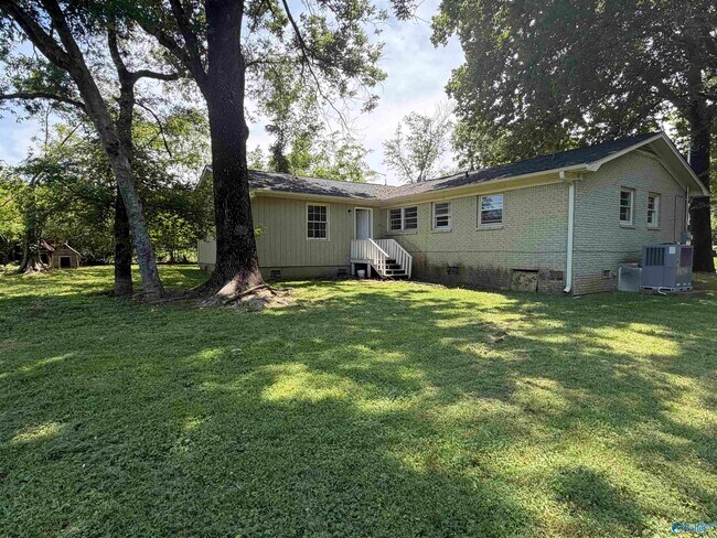 Building Photo - 2204 Pisgah Cir NW