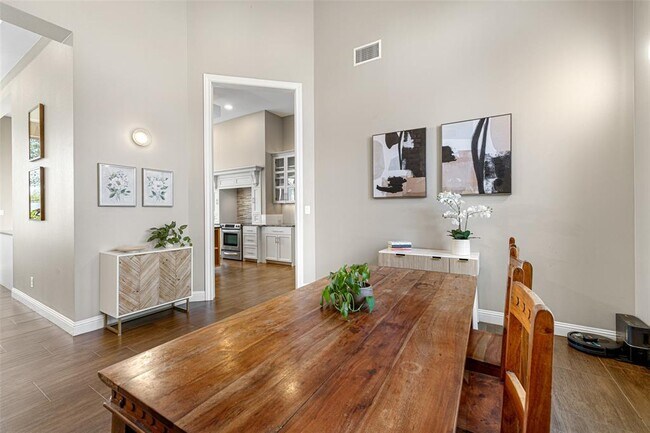 Building Photo - 1017 S Quinlan Park Rd