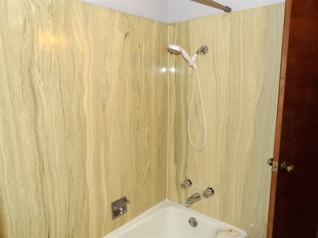 Building Photo - 407 SW Forest Pl