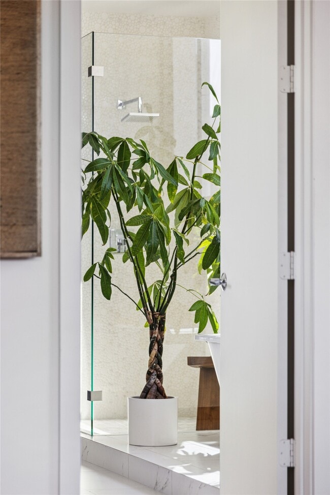 Building Photo - 306 W Pierce St