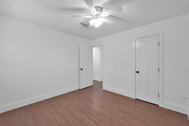 Building Photo - 5 Hickory Oak Dr