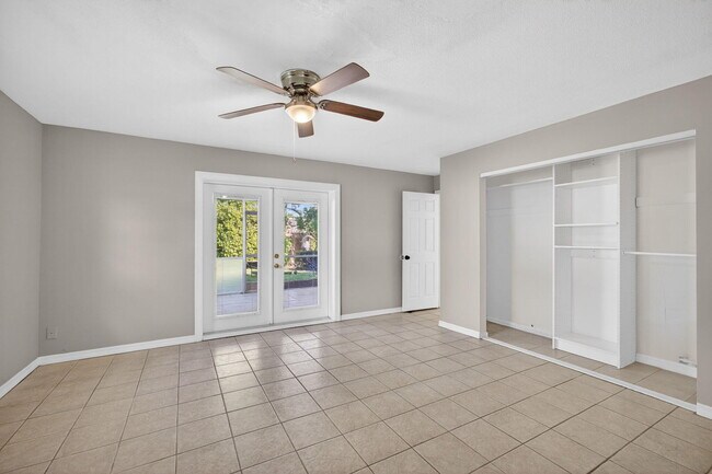 Building Photo - 1242 N Harbor Dr