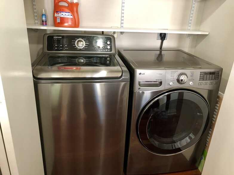 In Unit washer/dryer - 920 Poeyfarre St