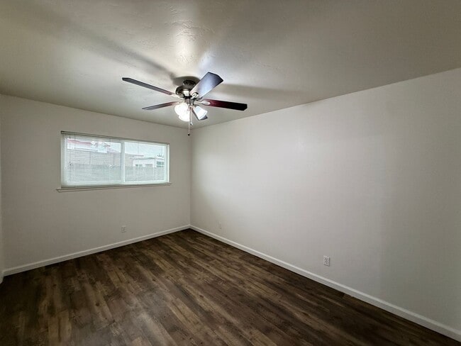 Building Photo - Orcutt Single Story Updated Home on Cul-De...