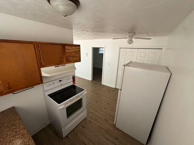 Building Photo - 56 Fernwood Ave