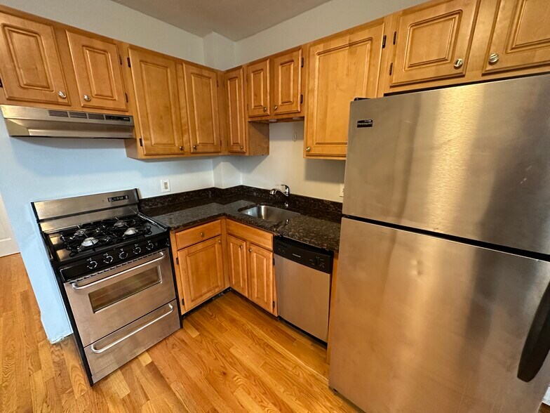 Building Photo - 857 E 1st St