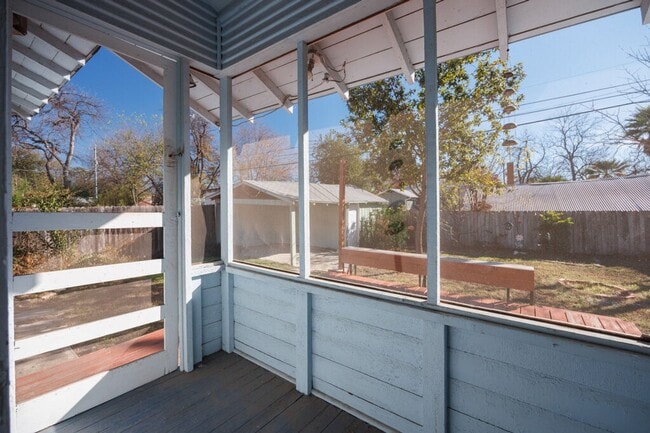 Building Photo - Historic craftsman style home located in T...