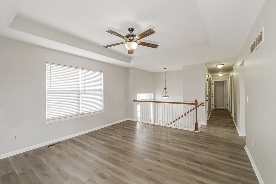 Building Photo - 708 Fall Creek Dr