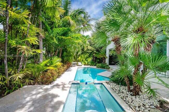 Building Photo - 650 Curtiswood Dr