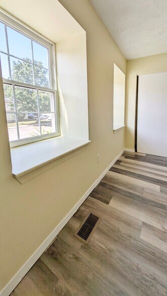 Building Photo - 534 E Graham Pl