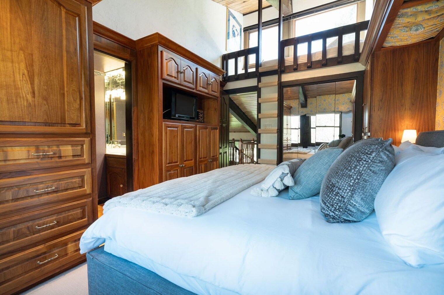 Building Photo - 70 Gallun Ln