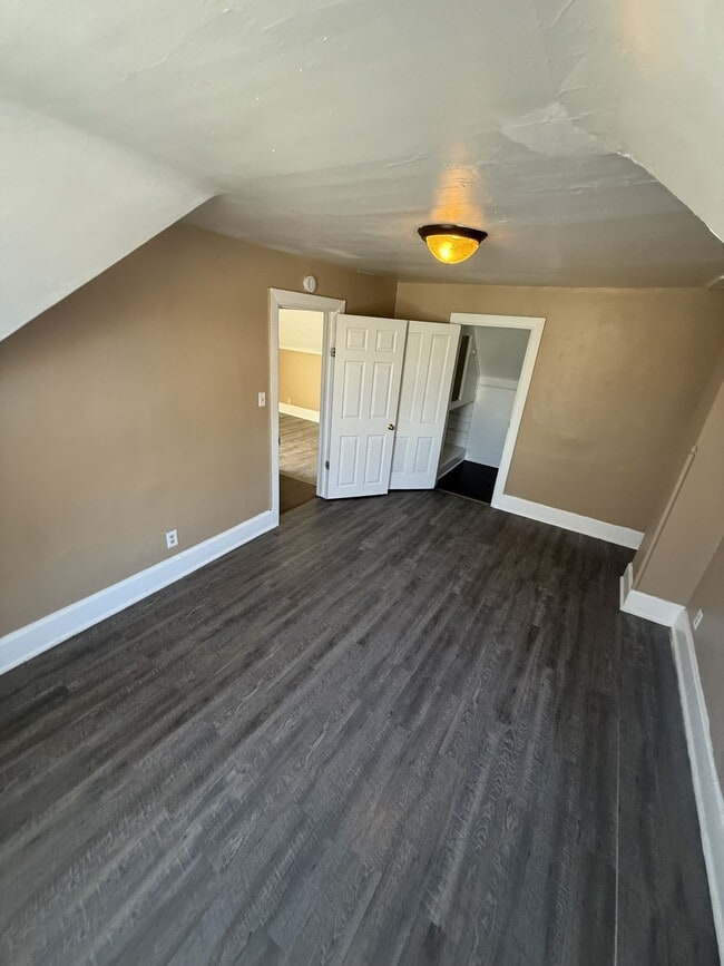 Building Photo - 733 Sherburne Ave