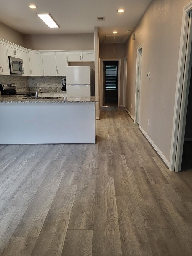 Building Photo - 16945 Glenheath St