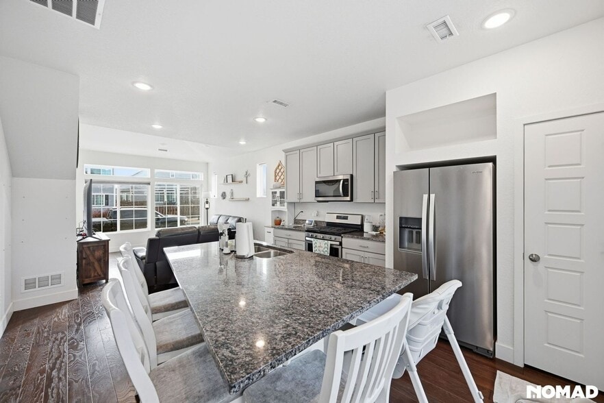 Building Photo - 247 S Old Hammer St