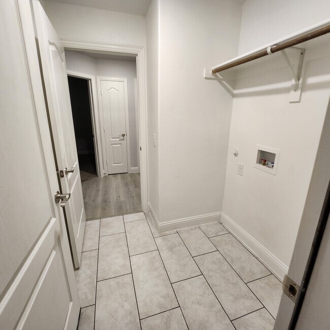 Building Photo - 1312 Carancho Dr