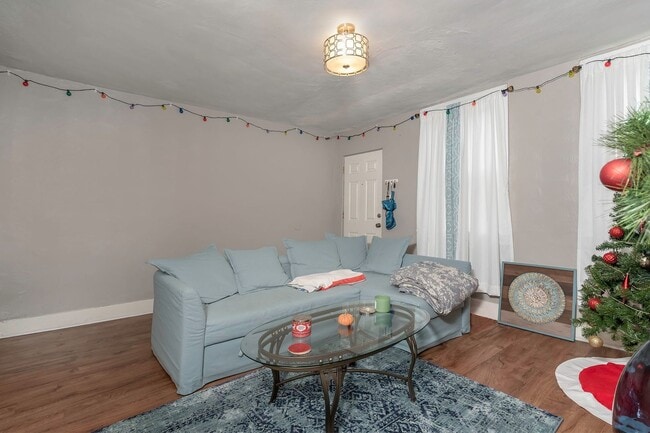 Building Photo - 3 bedroom in heart of South Side