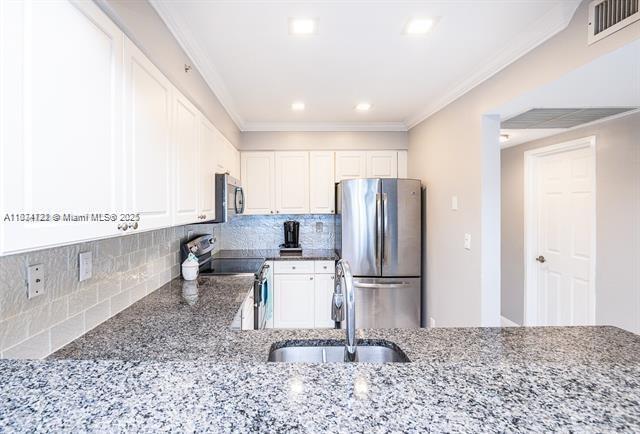 Building Photo - 2501 S Ocean Dr