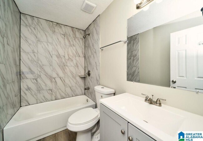 Building Photo - 1578 Cunningham Dr