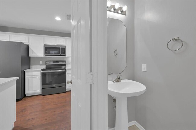Building Photo - 27 S Villa Oaks Dr