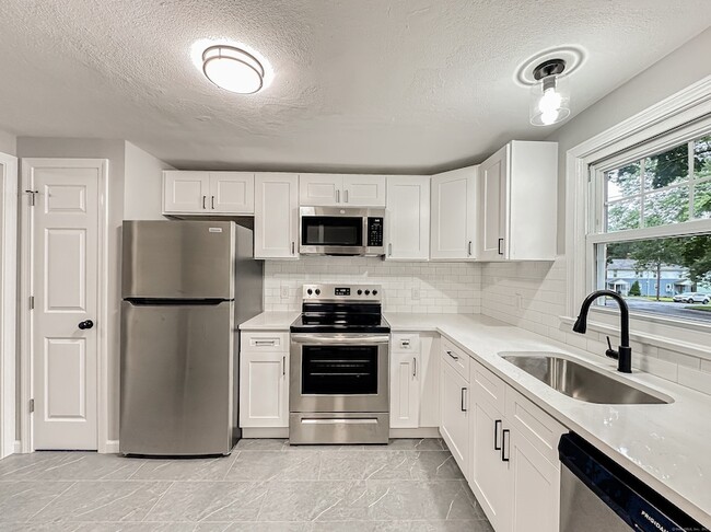 Building Photo - 85 Cold Spring Cir
