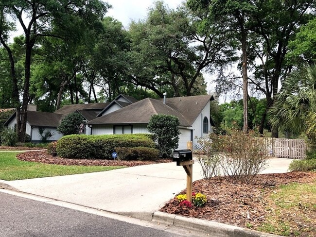 Building Photo - Beautifully Renovated Home in The Reserve!