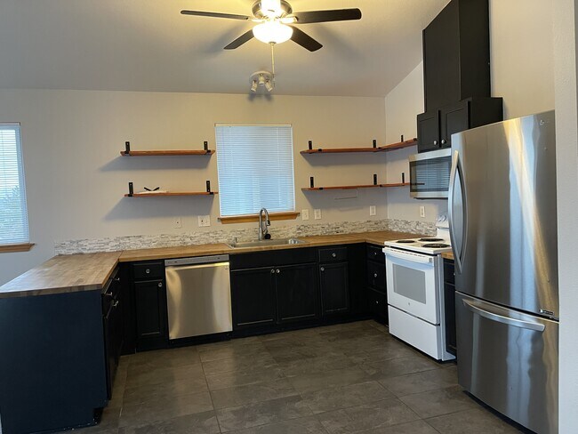 Building Photo - 332 E Prospect St