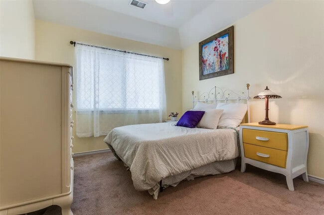 Building Photo - 2704 Orchid Dr