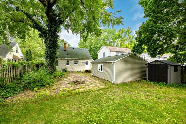 Building Photo - 708 Dwight St