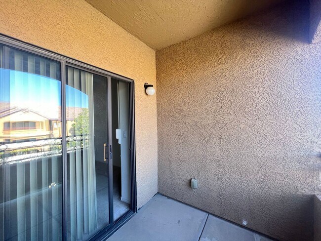 Building Photo - 2nd floor Condo in Gate Community Near Sky...