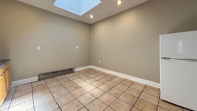 Building Photo - Bright & Practical 1BR/1BA on Lancaster Avenue
