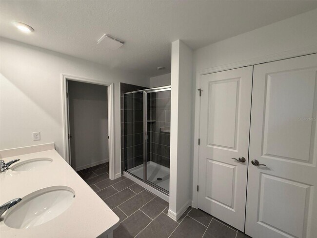 Building Photo - 3565 Dahlia Dr