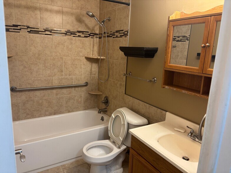 Building Photo - 1450 Ann Arbor Rd