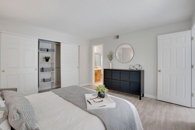 Building Photo - Charming 2 bed 1 bath Condo in Centennial!