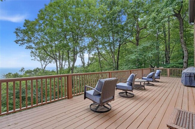 Building Photo - 424 S Sanderlin Mtn Dr