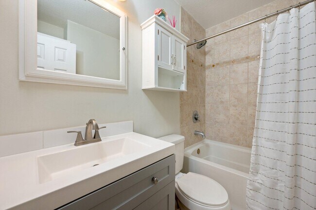 Building Photo - 615 St Martin Cove