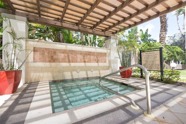 Building Photo - 2401 NE 65th St