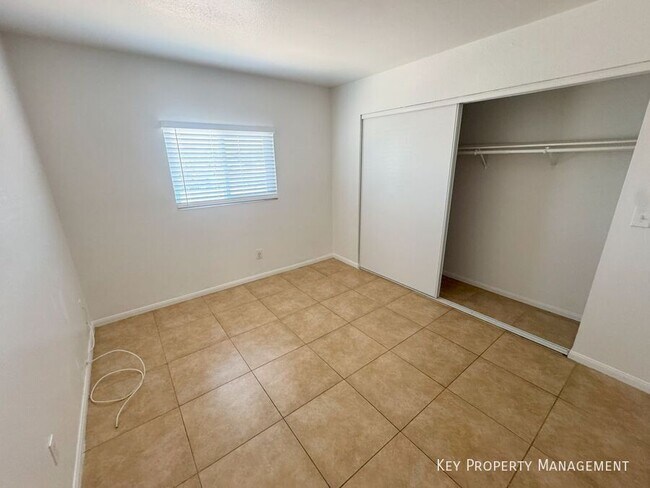 Building Photo - 1656 Stevens St