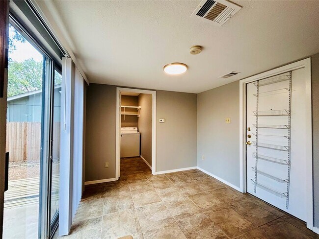 Building Photo - 7613 Navarro Pl