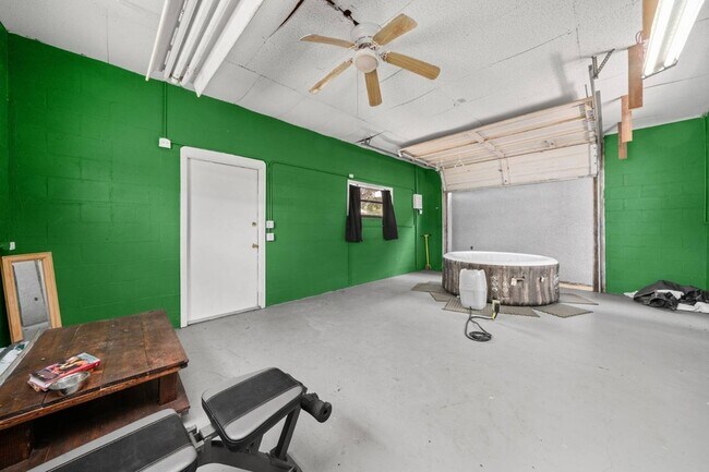 Building Photo - 260 Tangerine Rd