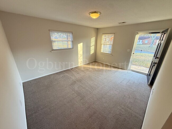 Building Photo - 2725 Laguna Ave