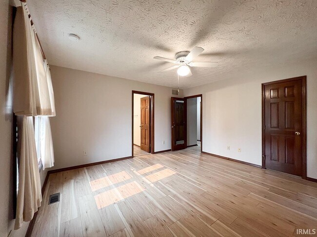 Building Photo - 1633 Greenfield Ct