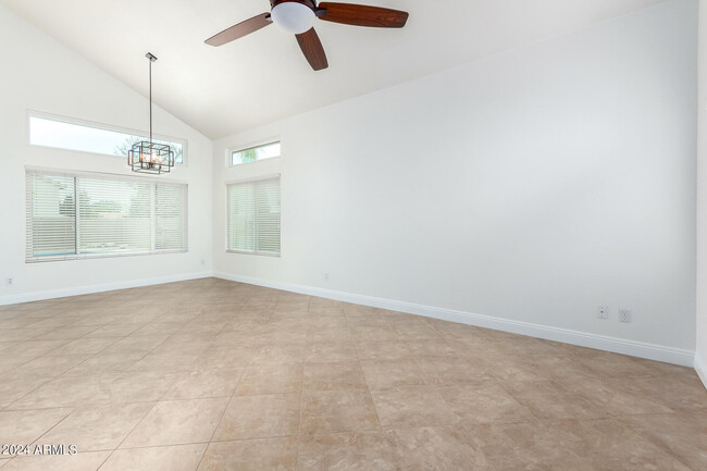 Building Photo - 7217 W Crest Ln